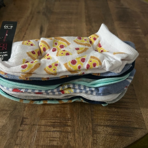 Colorful Pretzel Pattern Socks - Picture 2 of 3